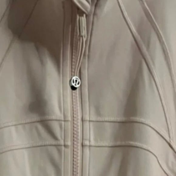 Lululemon Strawberry Milkshake Define Jacket Size 6. In good condition. See pics - Picture 5 of 8